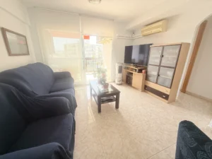 Salón comedor moderno con aire acondicionado en Los Boliches