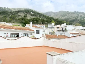 Terraza con potencial para reformar en pleno centro de Mijas Pueblo