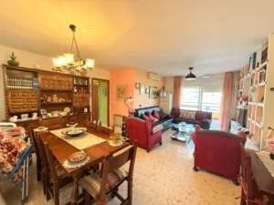 Piso de 3 dormitorios en Fuengirola con piscina y garaje