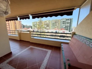 Piso de 3 dormitorios en Fuengirola con piscina y garaje