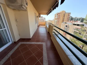 Piso de 3 dormitorios en Fuengirola con piscina y garaje