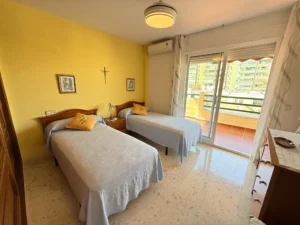 Piso de 3 dormitorios en Fuengirola con piscina y garaje