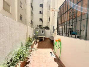 Área exterior del patio ideal para mesa y sillas en propiedad en venta en Málaga