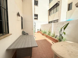 Área exterior del patio ideal para mesa y sillas en propiedad en venta en Málaga