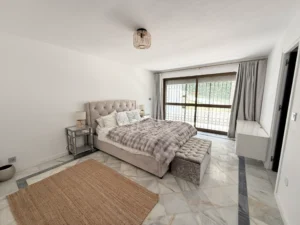 Dormitorio con armario empotrado chalet sierrezuela reformado