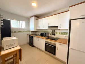 Cocina independiente totalmente amueblada y equipada en piso en venta en Riviera del Sol